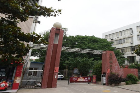 南外三里坪农贸市场3室2厅2卫南北